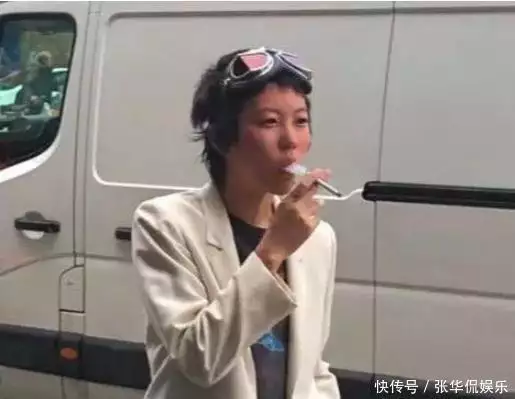 刘亦菲抽烟事件_女明星抽烟现象_女明星喝醉被